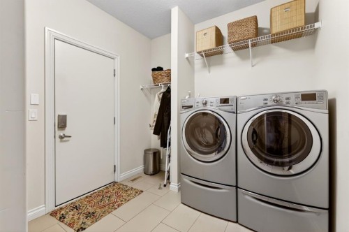 202 Evansridge Circle Nw, Calgary, AB - Indoor Photo Showing Laundry Room