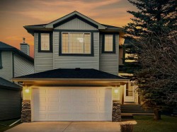 153 Panamount Close NW Calgary, AB T3K 5P6