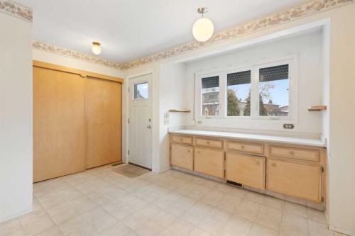 460 Cannington Close Sw, Calgary, AB - Indoor