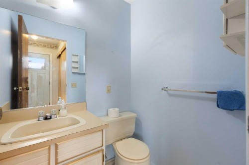 460 Cannington Close Sw, Calgary, AB - Indoor Photo Showing Bathroom