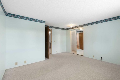 460 Cannington Close Sw, Calgary, AB - Indoor Photo Showing Other Room