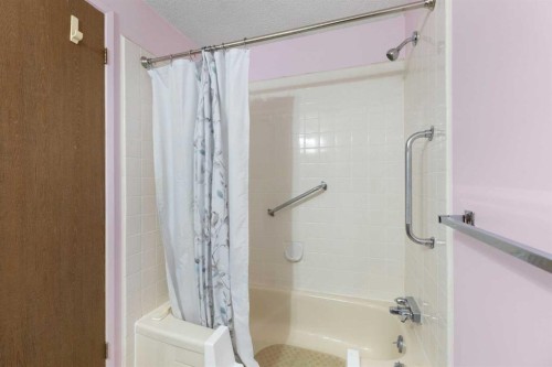 460 Cannington Close Sw, Calgary, AB - Indoor Photo Showing Bathroom