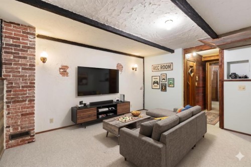 460 Cannington Close Sw, Calgary, AB - Indoor Photo Showing Living Room