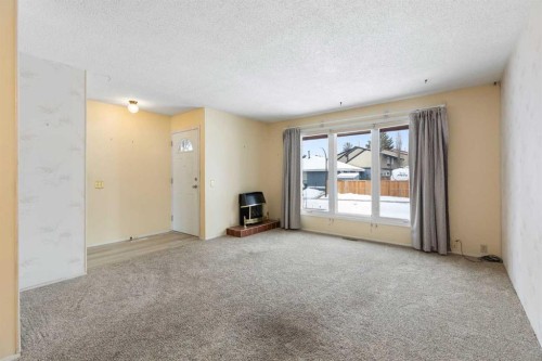 460 Cannington Close Sw, Calgary, AB - Indoor Photo Showing Other Room