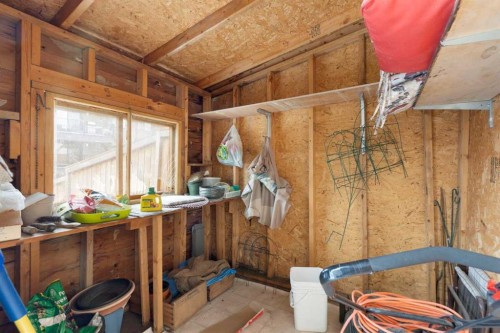 460 Cannington Close Sw, Calgary, AB - Indoor Photo Showing Other Room