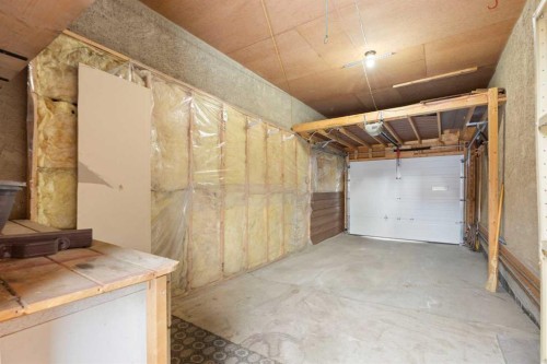 460 Cannington Close Sw, Calgary, AB - Indoor Photo Showing Garage
