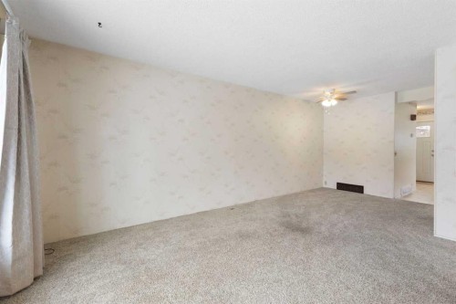 460 Cannington Close Sw, Calgary, AB - Indoor