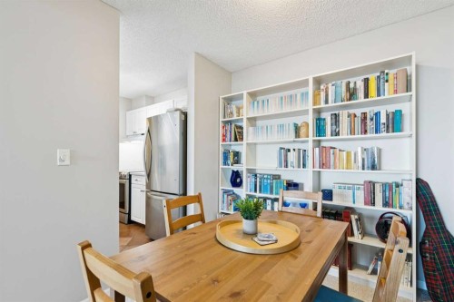 4308-385 Patterson Hill Sw, Calgary, AB - Indoor Photo Showing Dining Room