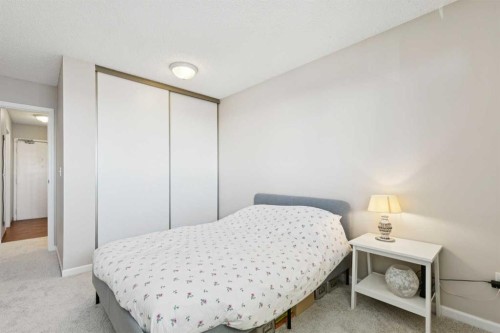 4308-385 Patterson Hill Sw, Calgary, AB - Indoor Photo Showing Bedroom