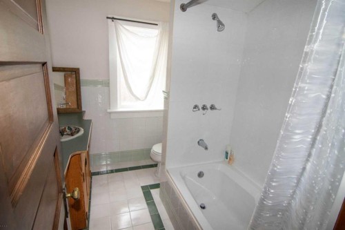 110 Scarboro Avenue Sw, Calgary, AB - Indoor Photo Showing Kitchen