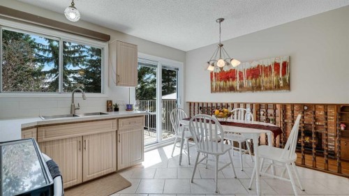 504 Suntree Place, Okotoks, AB - Indoor Photo Showing Dining Room