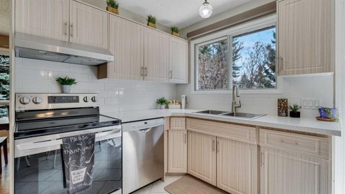 504 Suntree Place, Okotoks, AB - Indoor Photo Showing Kitchen With Double Sink With Upgraded Kitchen