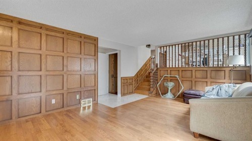 504 Suntree Place, Okotoks, AB - Indoor Photo Showing Other Room
