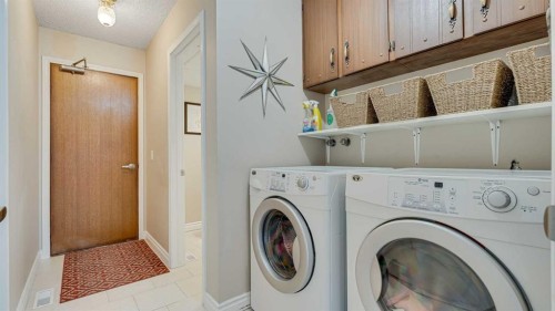 504 Suntree Place, Okotoks, AB - Indoor Photo Showing Laundry Room