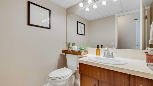 504 Suntree Place, Okotoks, AB - Indoor Photo Showing Bathroom