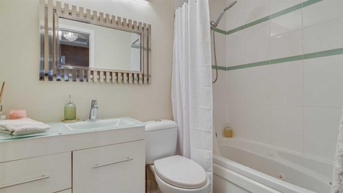 504 Suntree Place, Okotoks, AB - Indoor Photo Showing Bathroom