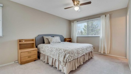 504 Suntree Place, Okotoks, AB - Indoor Photo Showing Bedroom