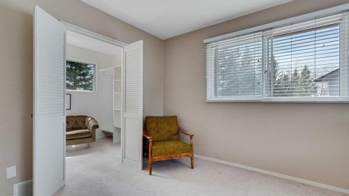 504 Suntree Place, Okotoks, AB - Indoor Photo Showing Other Room