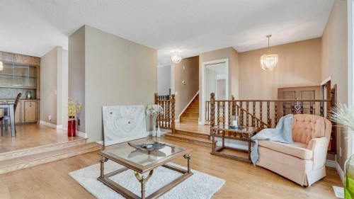 504 Suntree Place, Okotoks, AB - Indoor Photo Showing Living Room