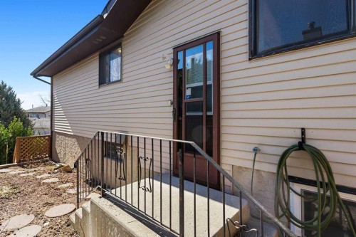 12 Edgedale Way Nw, Calgary, AB 