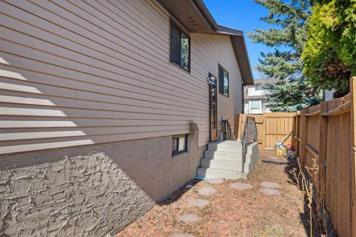 12 Edgedale Way Nw, Calgary, AB 