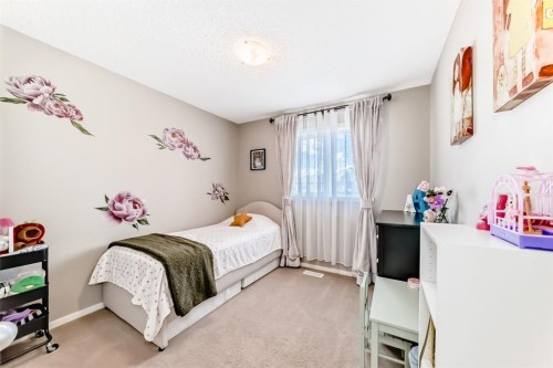 660 Walden Drive Se, Calgary, AB - Indoor Photo Showing Bedroom