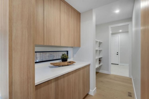 12 Spring Creek Point Sw, Calgary, AB - Indoor