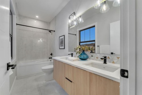 12 Spring Creek Point Sw, Calgary, AB - Indoor Photo Showing Bathroom