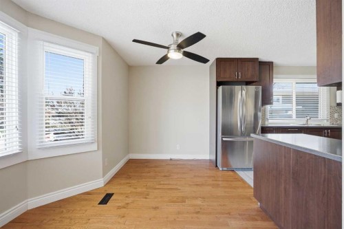 1523 110 Avenue Sw, Calgary, AB - Indoor Photo Showing Kitchen