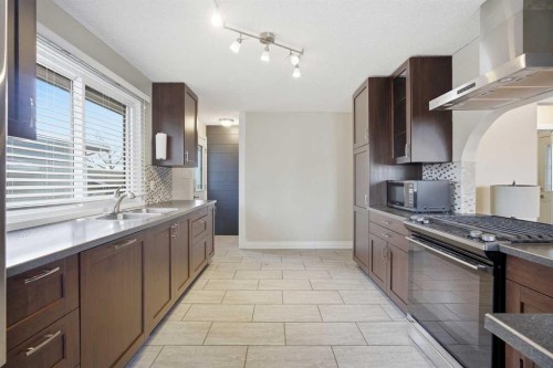 1523 110 Avenue Sw, Calgary, AB - Indoor Photo Showing Kitchen With Double Sink