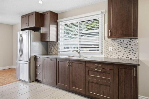 1523 110 Avenue Sw, Calgary, AB - Indoor Photo Showing Kitchen With Double Sink