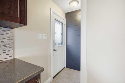 1523 110 Avenue Sw, Calgary, AB - Indoor Photo Showing Other Room