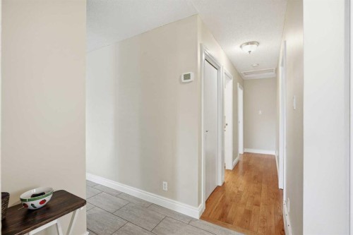 1523 110 Avenue Sw, Calgary, AB - Indoor Photo Showing Other Room
