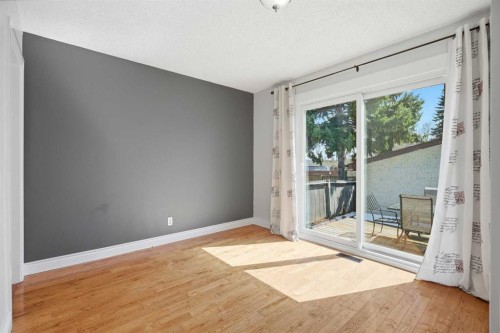 1523 110 Avenue Sw, Calgary, AB - Indoor Photo Showing Other Room