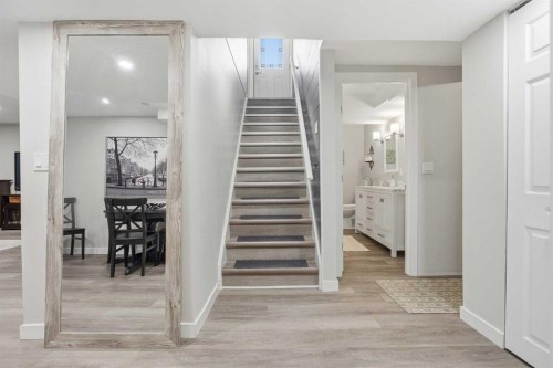 1523 110 Avenue Sw, Calgary, AB - Indoor Photo Showing Other Room