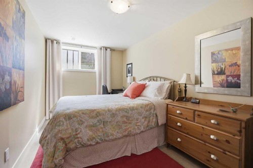 1523 110 Avenue Sw, Calgary, AB - Indoor Photo Showing Bedroom