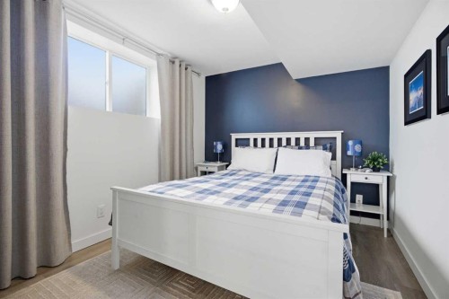 1523 110 Avenue Sw, Calgary, AB - Indoor Photo Showing Bedroom