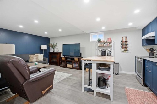 1523 110 Avenue Sw, Calgary, AB - Indoor