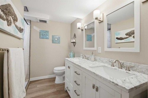 1523 110 Avenue Sw, Calgary, AB - Indoor Photo Showing Bathroom