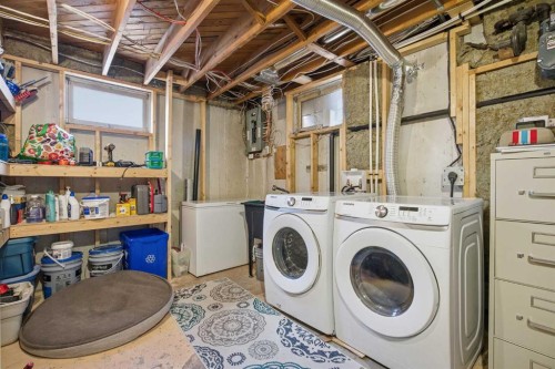 1523 110 Avenue Sw, Calgary, AB - Indoor Photo Showing Laundry Room