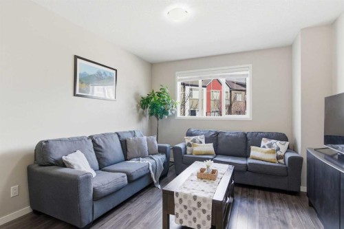 150 Copperpond Villas Se, Calgary, AB - Indoor Photo Showing Living Room