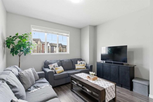 150 Copperpond Villas Se, Calgary, AB - Indoor Photo Showing Living Room
