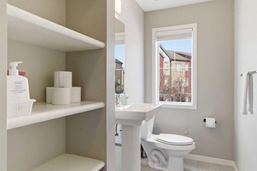 150 Copperpond Villas Se, Calgary, AB - Indoor Photo Showing Bathroom