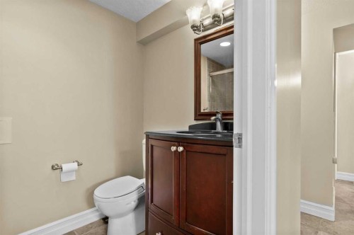 3816 Brighton Drive Nw, Calgary, AB - Indoor Photo Showing Bathroom