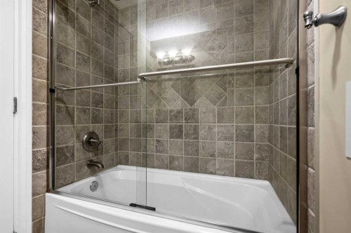 3816 Brighton Drive Nw, Calgary, AB - Indoor Photo Showing Bathroom
