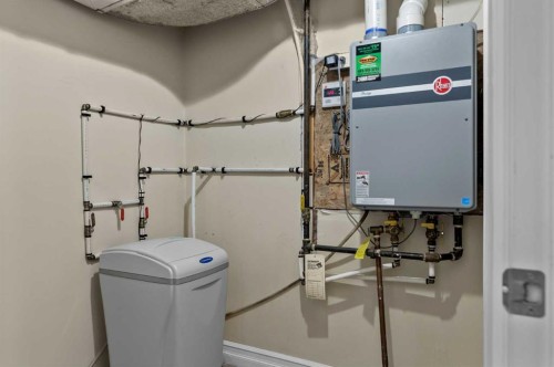 3816 Brighton Drive Nw, Calgary, AB - Indoor Photo Showing Other Room