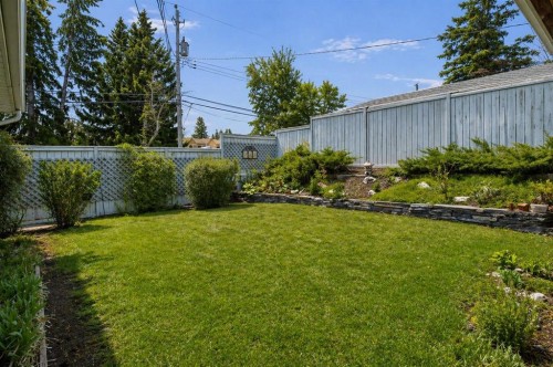 3816 Brighton Drive Nw, Calgary, AB - Outdoor