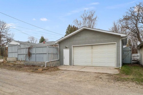 3816 Brighton Drive Nw, Calgary, AB - Outdoor