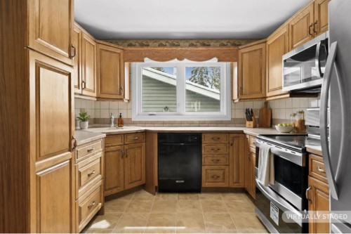 3816 Brighton Drive Nw, Calgary, AB - Indoor Photo Showing Kitchen