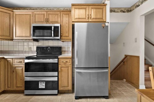 3816 Brighton Drive Nw, Calgary, AB - Indoor Photo Showing Kitchen